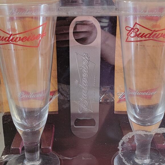 Budweiser Wooden Bar Stand & 2 Pilsner Glasses Bottle Opener 2006 Gift Christmas - Picture 2 of 9